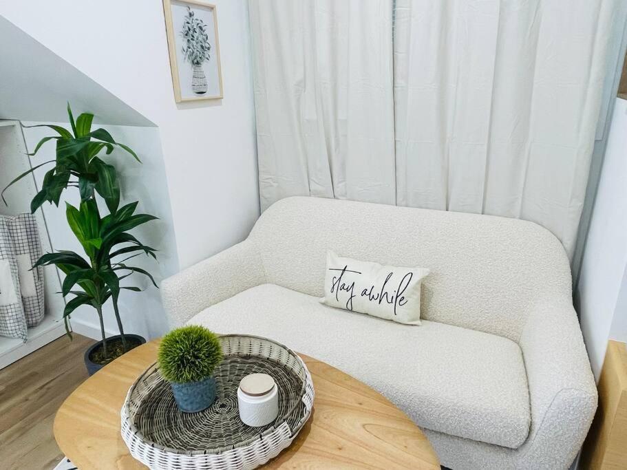 Stylish Cozy One Bedroom Studio With Free Parking 빅토리아 외부 사진