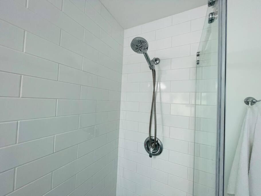 Stylish Cozy One Bedroom Studio With Free Parking 빅토리아 외부 사진