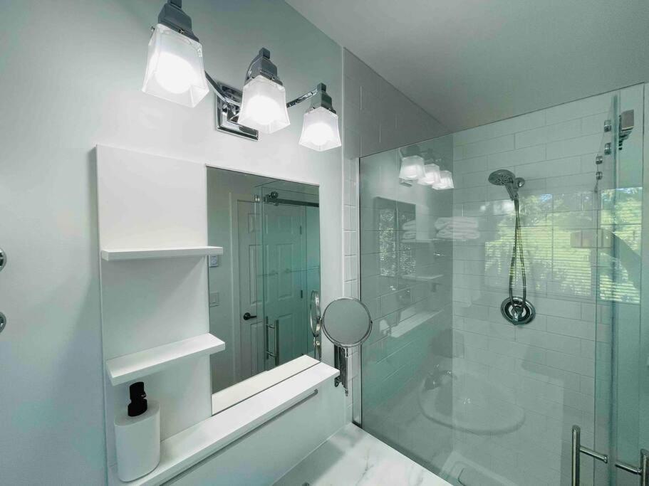 Stylish Cozy One Bedroom Studio With Free Parking 빅토리아 외부 사진