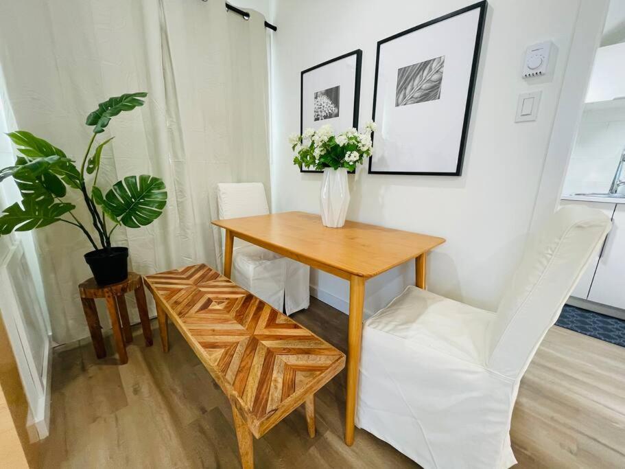 Stylish Cozy One Bedroom Studio With Free Parking 빅토리아 외부 사진
